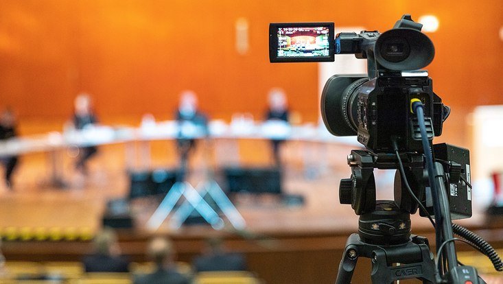Kamera bei der Aufzeichung einer Konferenz