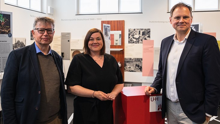At the app presentation at the University Museum: Prof. Dr. Jürgen Zimmerer, Katharina Fegebank, and Prof. Dr. Hauke Heekeren