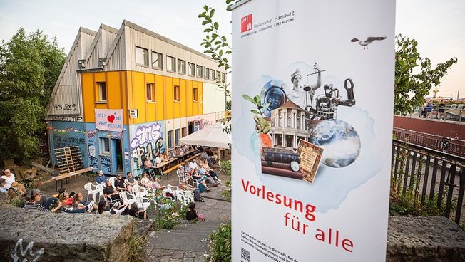 Vorlesung für alle public lectures at the end of August 2022 at the Golden Pudel Club