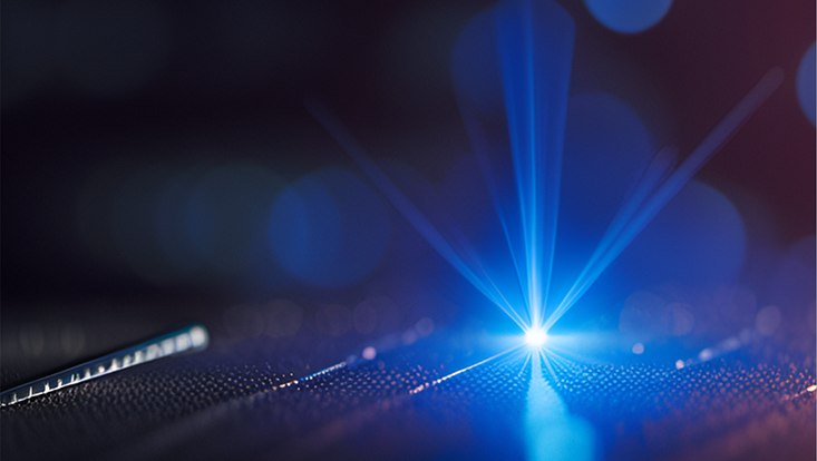 An EUV ray measures the nanoscopic structures on a semiconductor chip (this is a computer-generated animation).