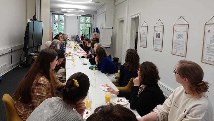 Die Absolventinnen des Mentoring&programm zu Besuch in der Transferagentur.