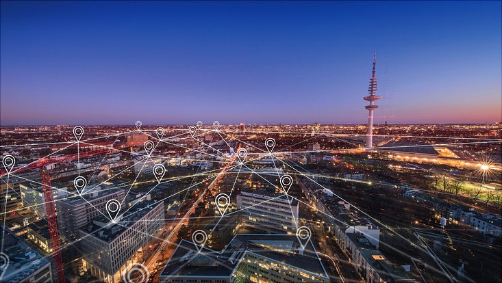 Blick über die Stadt Hamburg bei Sonnenaufgang