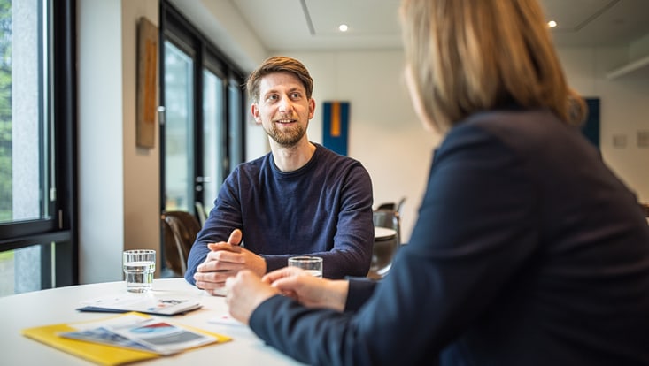 Interviewsituation mit einem Wissenschaftler