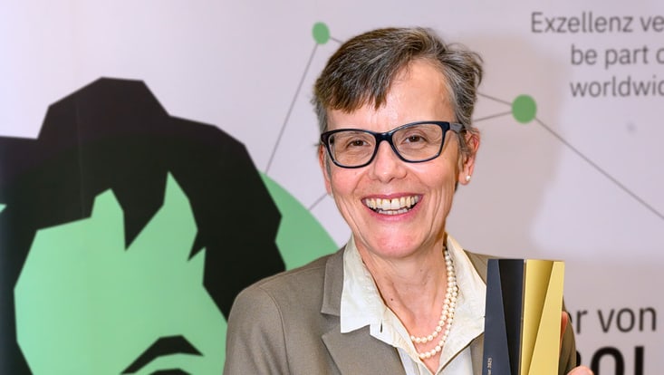 Prof. Dr. Ingrid Piller mit dem AvH-Preis