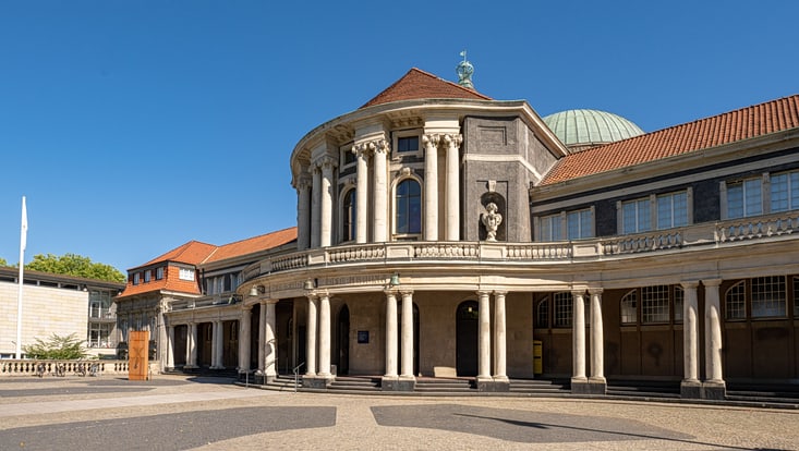 Frontansicht Hauptgebäude Uni Hamburg