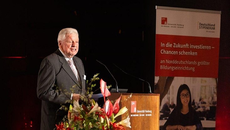 deutschlandstipendien-2024-1161-kl-733x414 Verleihfeier Deutschlandstipendien 2024