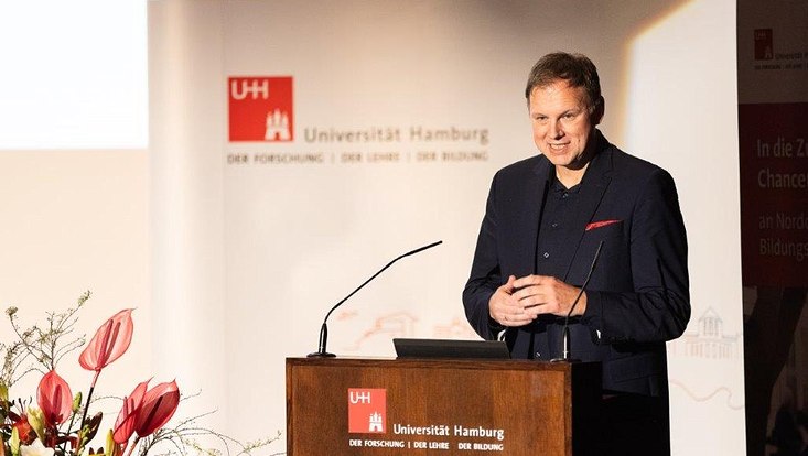 deutschlandstipendien-2024-1046-kl-733x414 Verleihfeier Deutschlandstipendien 2024