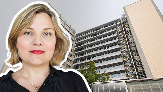 iris-kesternich-vfa Im Hintergrund sieht man den Philosophenturm der Universität Hamburg, im Vordergrund eine blonde Frau mittleren Alters mit kurzen Haaren im Porträt