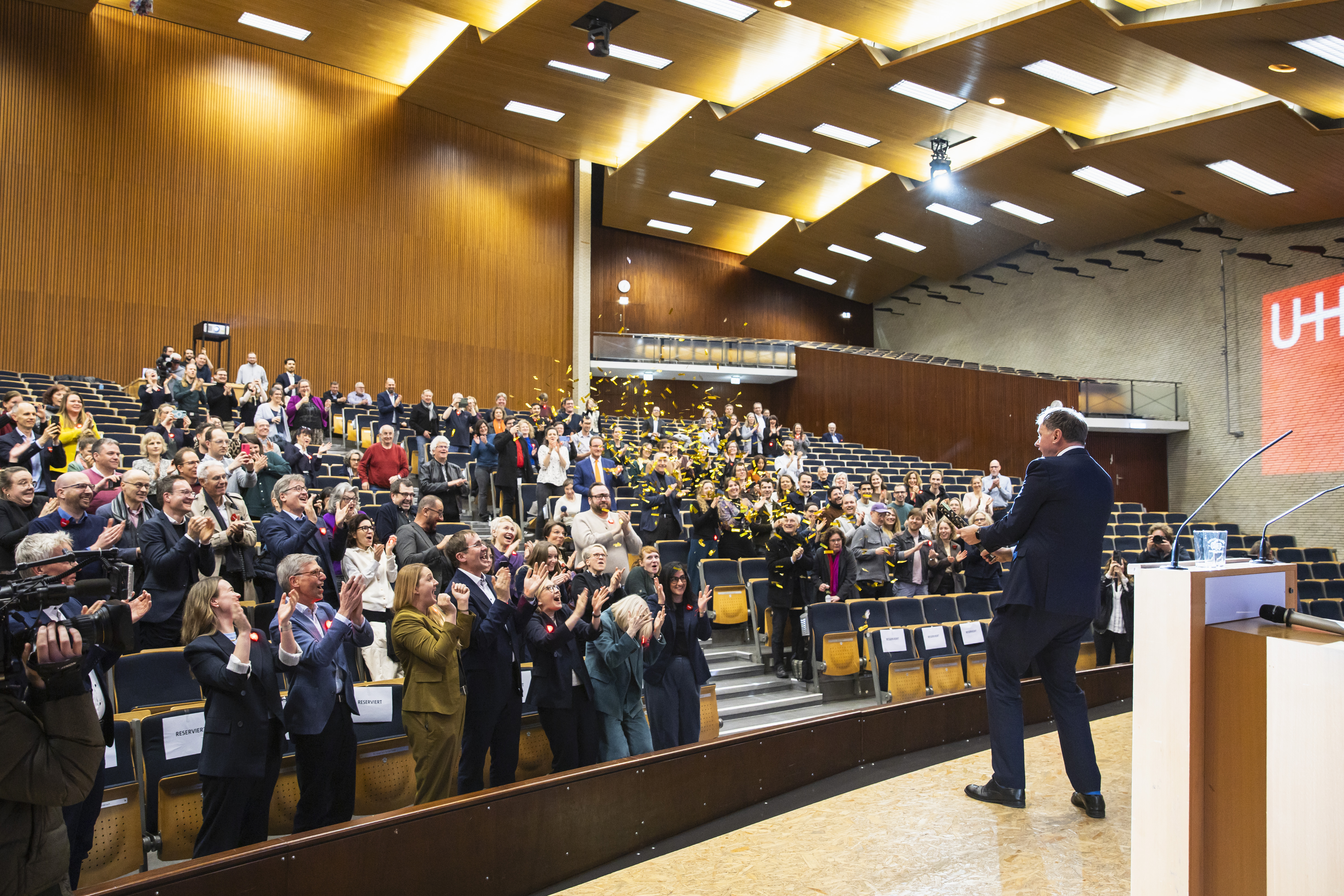 Universitätspräsident Prof. Dr. Hauke Heekeren bei der Exzellenzverkündung im Audimax