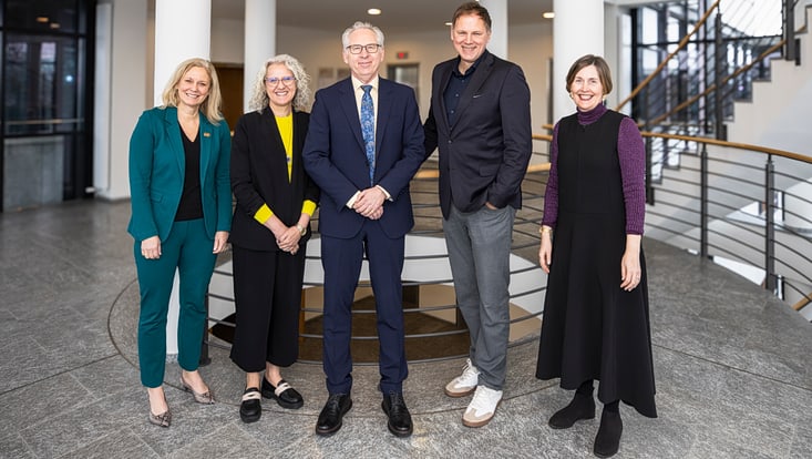Die Delegation aus Kanada mit Unipräsident Prof. Dr. Hauke Heekeren und Courtney Peltzer-Hönicke, Leiterin der Abteilung Internationales der UHH