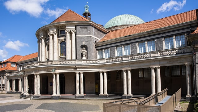 Symbolbild Hauptgebäude UHH