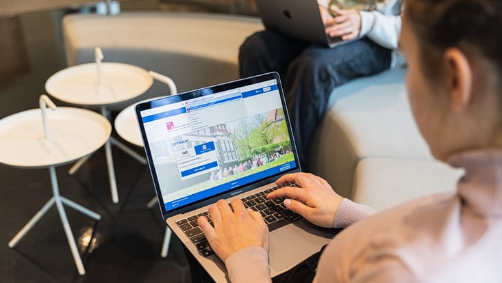 Lehrende am Computer