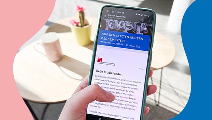 Auf einem Handy ist der PIASTA Newsletter zu sehen.