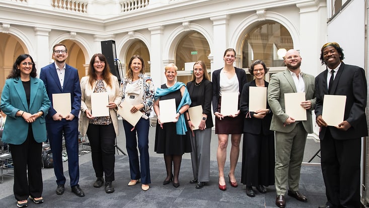 Maryam Blumenthal, Dr. Lars Longwitz, Prof. Dr. Dorothea Alewell, Laura Bischoff-Schumacher, Prof. Dr. Ania Muntau, Franziska Bachmann, Dr. Verena Kahl, Prof. Dr. Nina Perkowski, Dr. Ivo Raband und Sidney Oliveira (von links nach rechts).
