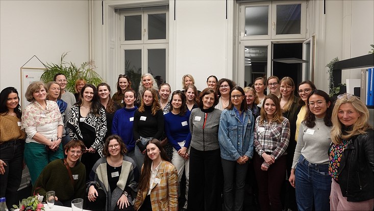 Gruppenfoto der Teilnehmerinnen von 2023/2024 Gruppenfoto der Teilnehmerinnen von 2023/2024