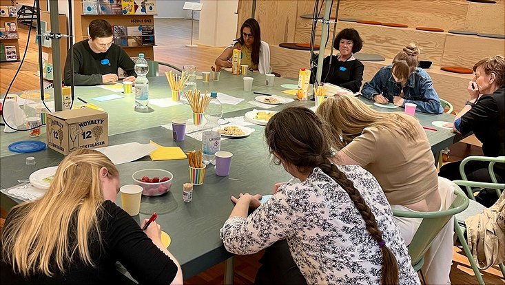 Veranstaltung im Rahmen des Mentoring&programms Veranstaltung im Rahmen des Mentoring&programms: Teilnehmerinnen und Mentorinnen während einer Gruppenarbeit