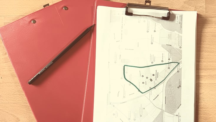 02-03-vern-nachh-entw-cncwalk-05-2025-04-28-city-nature-challenge-walk-vmelle-park-05-csgumtau-733x414 Zwei Clipboards, eines mit markierten Lageplan und Stift