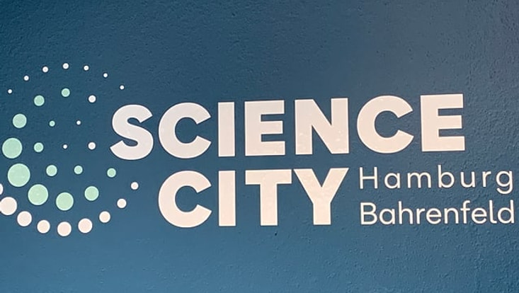 Foto des Schriftzugs "Science City Hamburg Bahrenfeld"