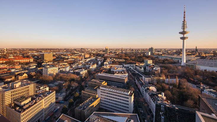 Blick auf Hamburg von oben mit Fernsehturm