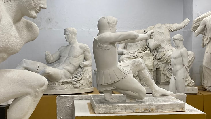 Foto verschiedener Statuen aus der Gipsabgusssammlung der Uni Hamburg