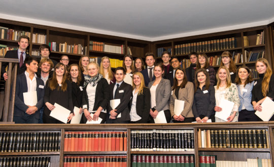up-gruppenbild-mit-allen-stipendiatinnen-und-stipendiaten-2015.jpg up-gruppenbild-mit-allen-stipendiatinnen-und-stipendiaten-2015.jpg