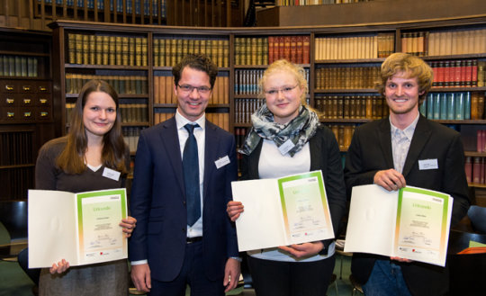 up-gruppenbild-mit-foerderer--datenlosten-informationssysteme-gmbh--und-stipendiaten.jpg up-gruppenbild-mit-foerderer--datenlosten-informationssysteme-gmbh--und-stipendiaten.jpg
