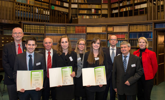 up-gruppenbild-mit-foerderer-u-europa-kolleg-und-stipendiatinnen.jpg up-gruppenbild-mit-foerderer-u-europa-kolleg-und-stipendiatinnen.jpg