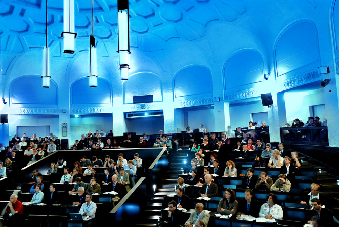 Hörsaal der Universitätshauptgebäude Hörsaal der Universitätshauptgebäude