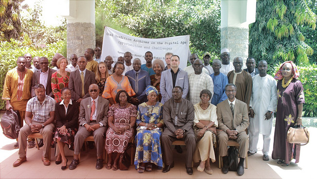 Die Teilnehmenden des Symposiums zum „Digital National Archive Project“ in Gambia.