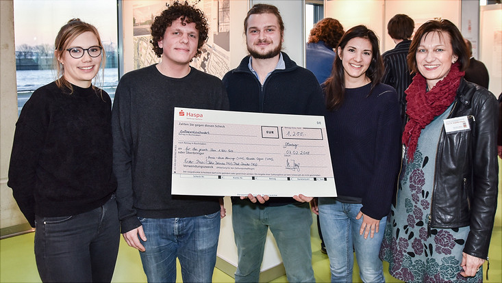 Prof. Dr. Angelika Paseka mit dem Gewinner-Team
