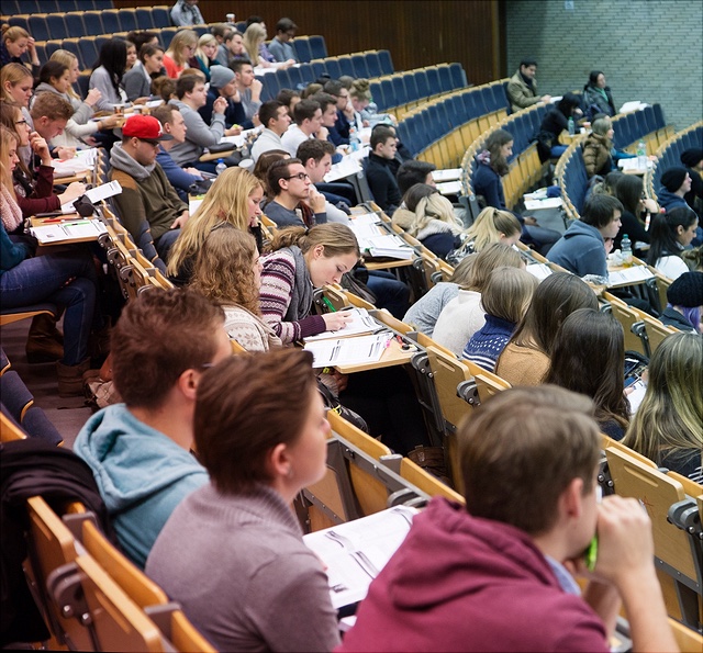 Ein voll gefüllter Hörsaal