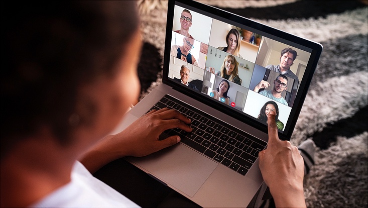 online Meeting am Laptop