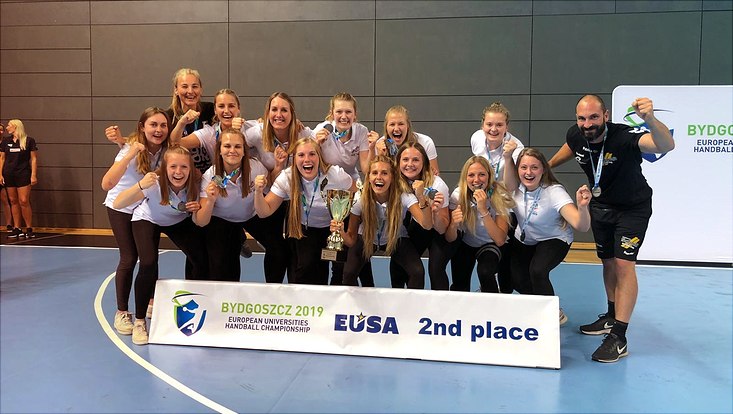 siegerehrung-hamburg-733x414 Siegerehrung Frauenhandballmannschaft