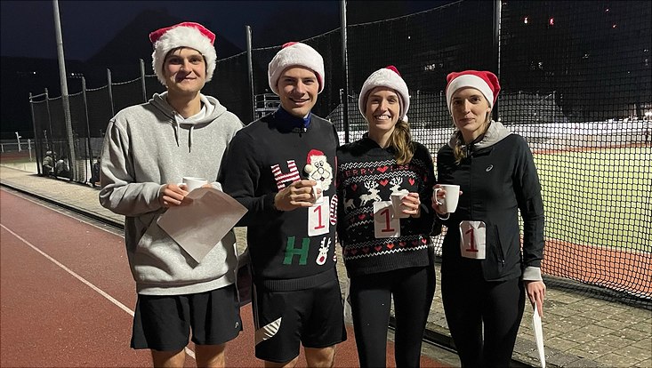 Das Siegerteam beim Nikolauslauf 2022 - TZG, Taktischer-Zwischen-Glühwein