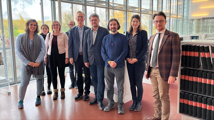 Teilnehmer des Tandem-Austausch im Lesesaal des Archivs