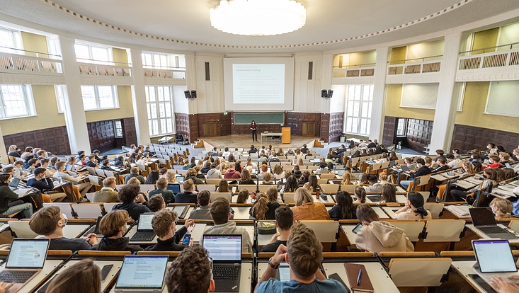 Studierende im Hörsaal