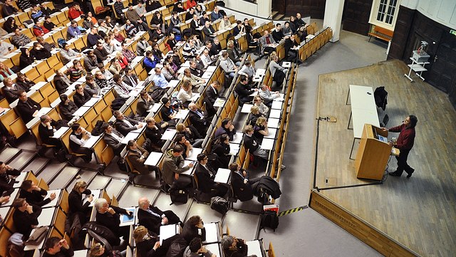 Vortrag an der Universität Hamburg das Bild zeigt einen Vortrag an der Universität Hamburg
