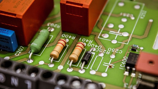 bermix-studio-2-unsplash-640x361 Ausschnitt eines Motherborads