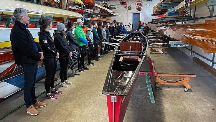 Menschen und Gigboot
