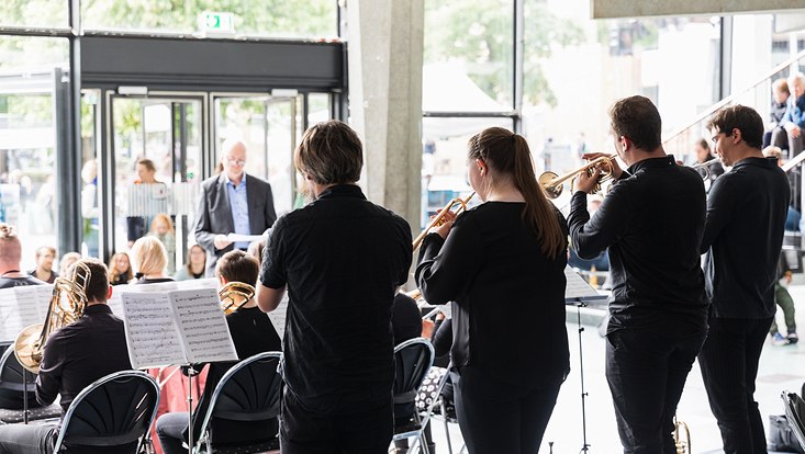 Die Skyliner Big Band spielt beim Campusfest der Uni Hamburg