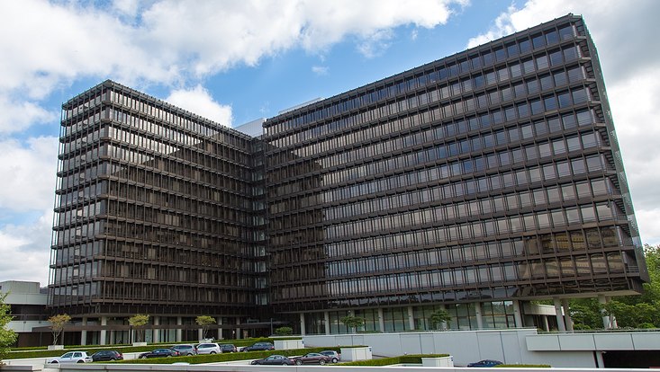 Frontansicht Hochhaus Überseering 35