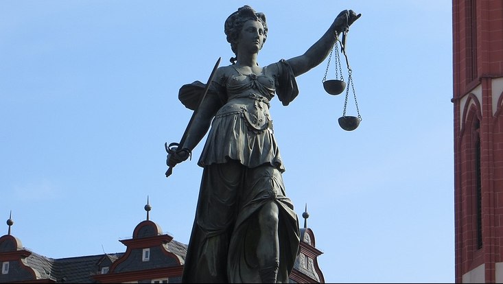 Justizia-Statue