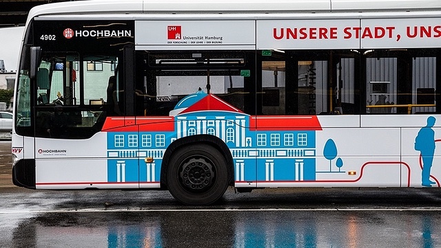 Bus mit UHH-Motiv