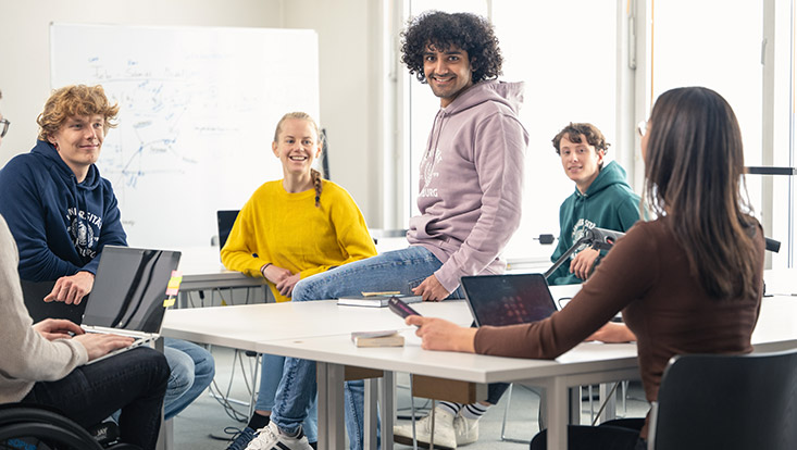 Studierende im Seminarraum