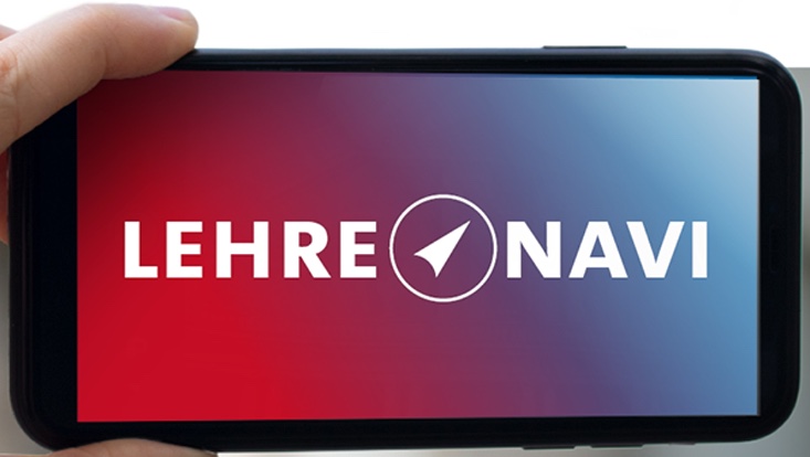 Handy mit LehreNavi-Aufschrift
