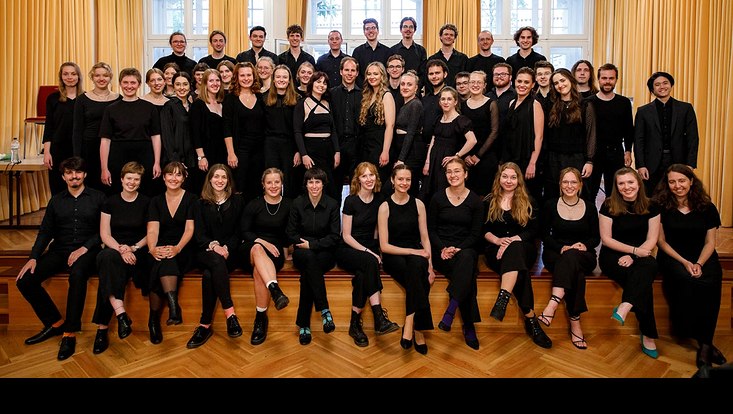 Gruppenfoto des Großen Chors der Unimusik Hamburg