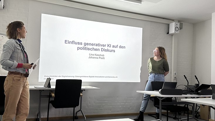 Teilnehmende des D³ Innovation Lab präsentieren ihre Projekte