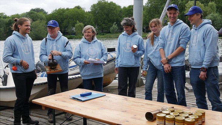 Das Siegeteam der HAW bei de Trophäenübergabe