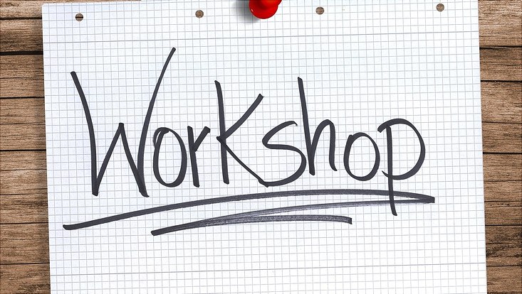 Weißes Papier auf dem "Workshop" geschrieben steht