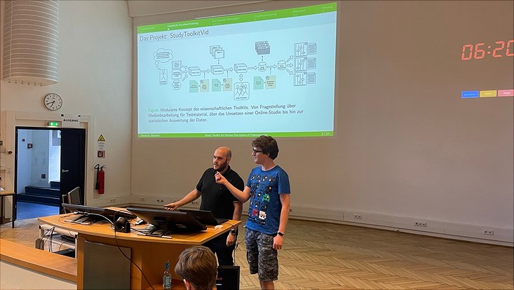 4-studie-präsi-vid Studiegruppe pitcht Projektidee